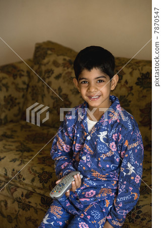 Portrait of a boy holding a remote  7870547