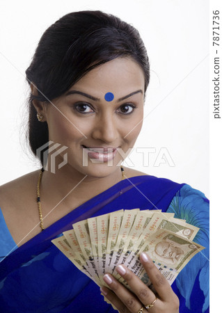 Holding some money  7871736