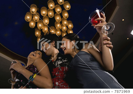 Friends enjoying their drink  7871969