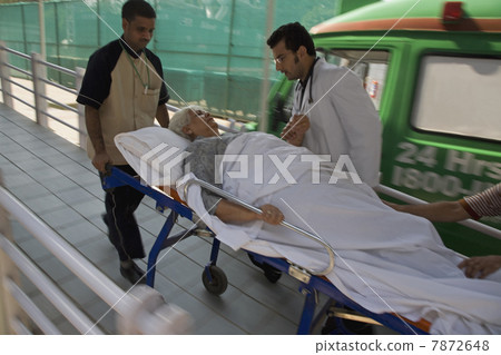 Patient rushed to the ER  7872648
