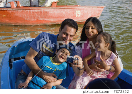 Family on a picnic  7872852