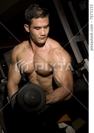 Man working out  7873155