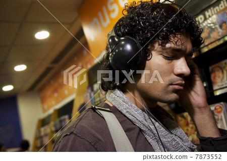 Man at a music store  7873552