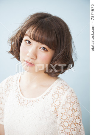 Short Bob's lady (light blue back) Short Bob's lady (light blue back) 7874676