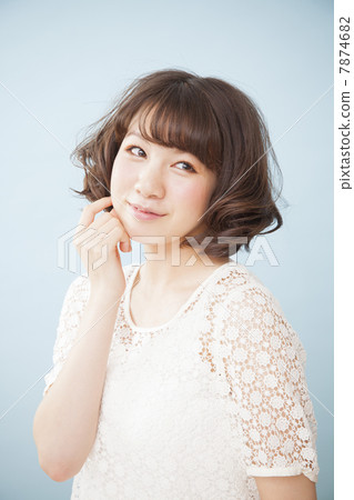 Short Bob's lady (light blue back) Short Bob's lady (light blue back) 7874682