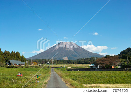 Daisen wishing from the west Daisen wishing from the west 7874705