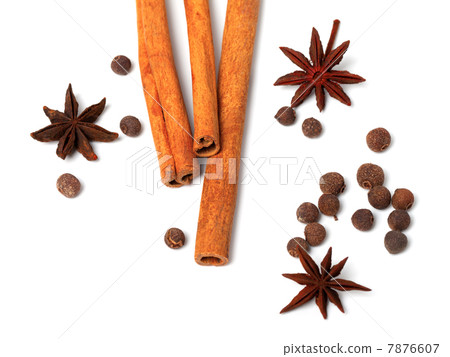 Black peppercorns, anise stars and cinnamon sticks 7876607