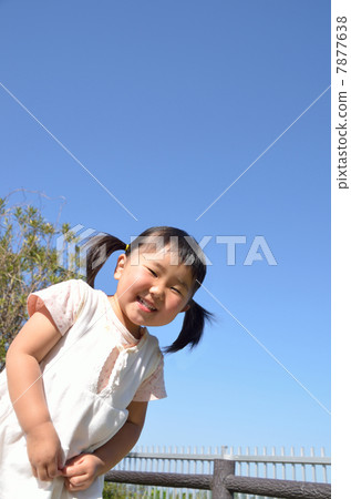 Blue sky and girls 7877638