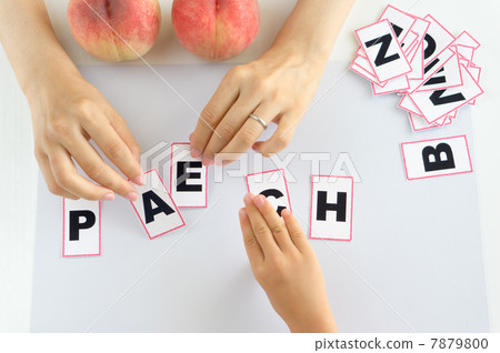 Studying English words with parents and children 7879800
