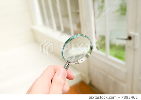 Hold a magnifying glass 7883465