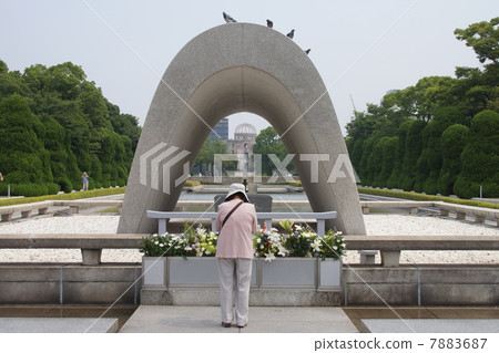 the atomic bomb Dome  7883687