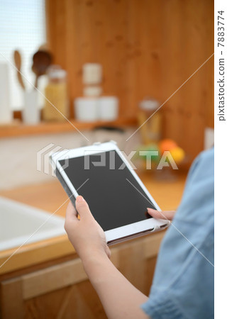 平板電腦和女性 7883774