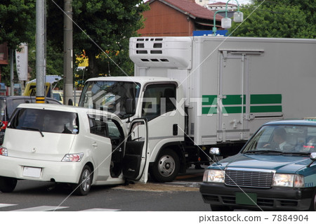 Accident site in front collision at signal intersection 7884904