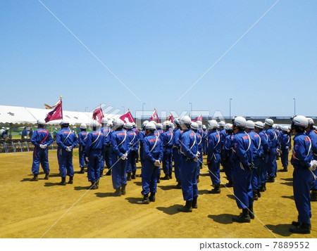 Firefighters in line with training 7889552