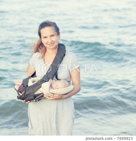 Mother and baby 7889923