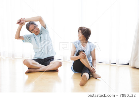 Middle couple stretching Middle couple stretching 7890122