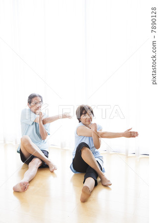 Middle couple stretching Middle couple stretching 7890128