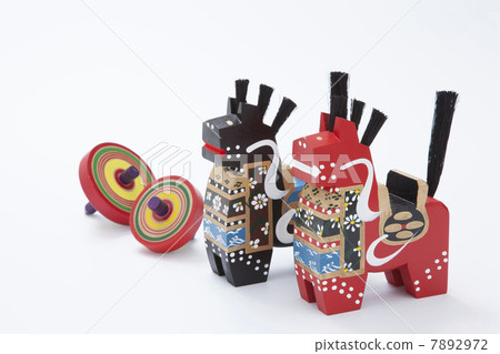 Red and black Yawata horses and coma Red and black Yawata horses and coma 7892972