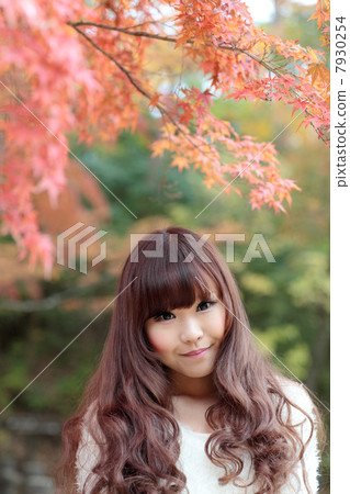 Young lady autumn leaves Young lady autumn leaves 7930254