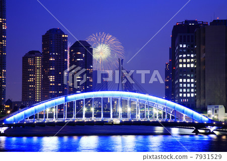 Look for fireworks in Tokyo Bay Look for fireworks in Tokyo Bay 7931529