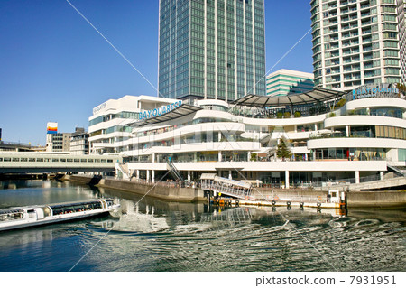 Yokohama east exit and a pleasure boat Yokohama east exit and a pleasure boat 7931951