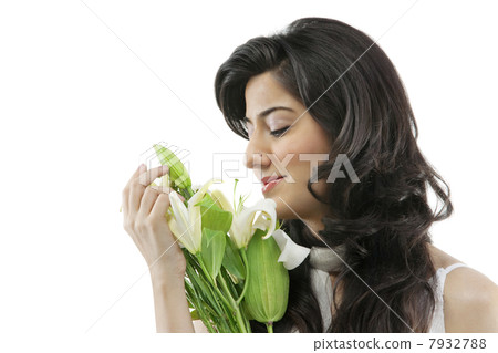 A beautiful woman holding flowers 7932788
