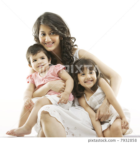 Portrait of a mother and her kids Portrait of a mother and her kids 7932858