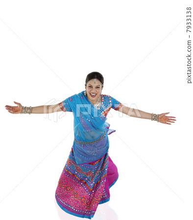 Gujarati woman dancing 7933138