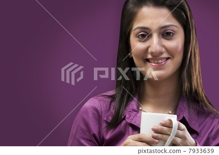 Portrait of a woman with a cup of coffee 7933639