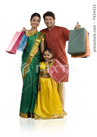 Portrait of a family with shopping bags 7934432