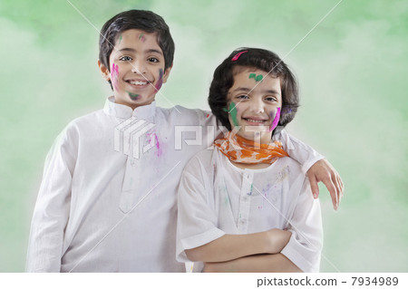 Boy and girl posing together 7934989