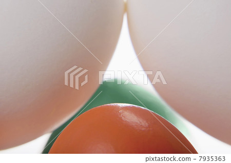 Different coloured eggs 7935363
