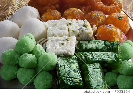 Different coloured sweets 7935364