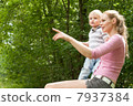 Mother and her todler 7937384