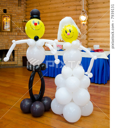 bride and groom made of balloons bride and groom made of balloons 7939131