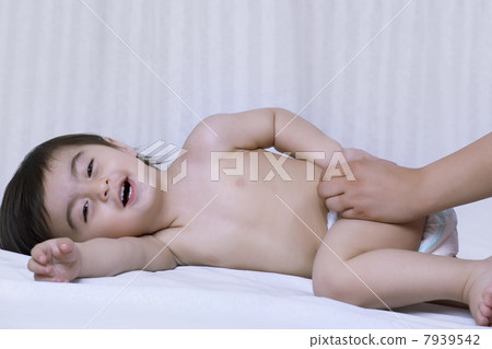 Little boy lying on a bed Little boy lying on a bed 7939542