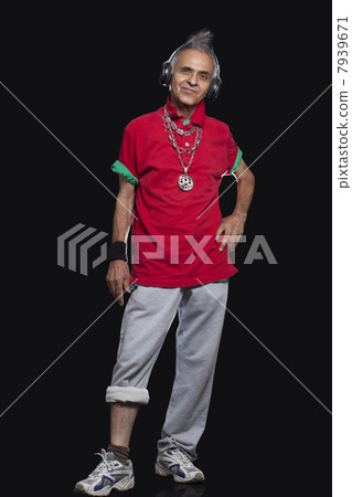 Full length of senior man with hand on hip 7939671