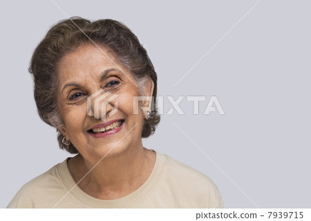 Close-up of woman looking away Close-up of woman looking away 7939715