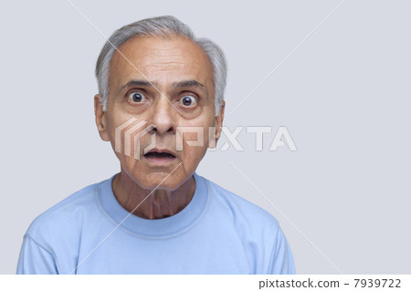 Portrait of surprised senior man 7939722