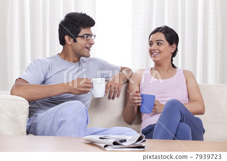 Happy young couple enjoying coffee at home 7939723