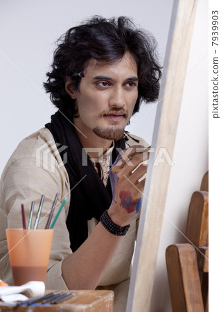 Handsome artist focusing on painting Handsome artist focusing on painting 7939903