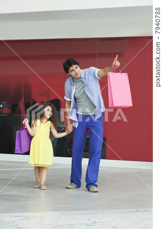Full length of father and daughter pointing at something Full length of father and daughter pointing at something 7940788