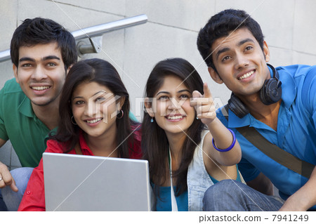 Group of happy friends looking away 7941249