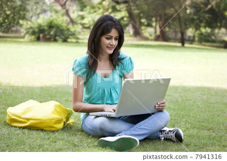 Young college student surfing net Young college student surfing net 7941316