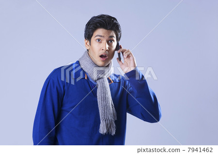 Shocked man using cell phone 7941462