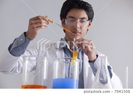 A male researcher at work using a pipette 7941508
