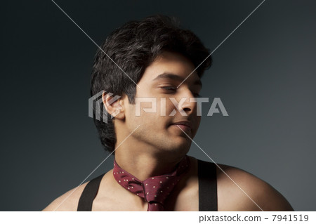 Close-up of young man with eyes closed 7941519