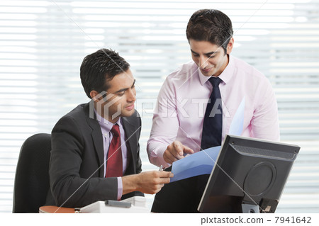 Executives working on new business plan 7941642