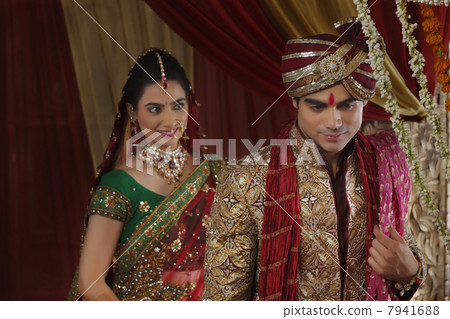 Smiling bride looking at man during mangal phera 7941688