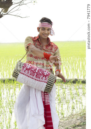 Portrait of Bihu man playing on a dhol 7941779